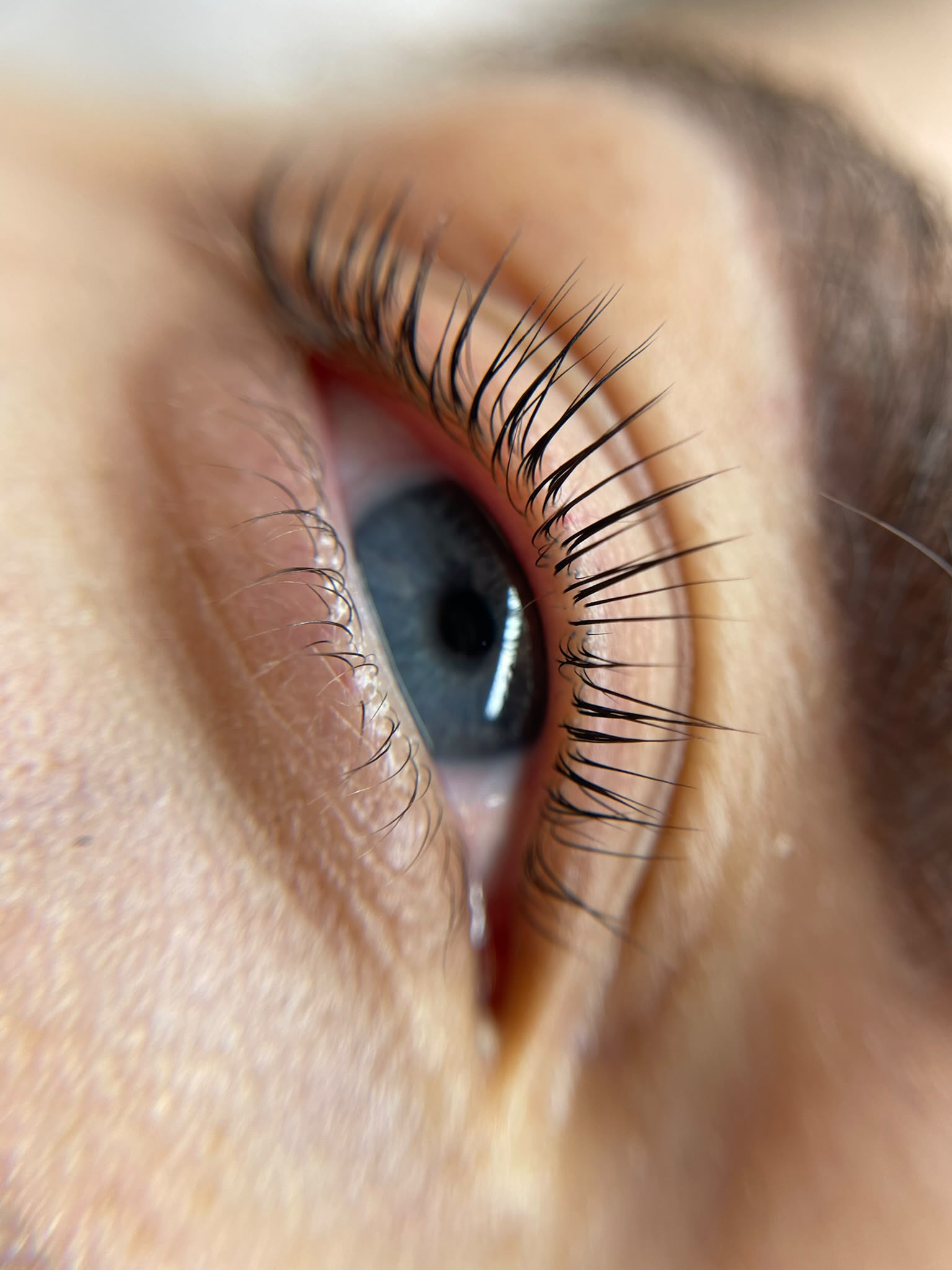 Lash lifting